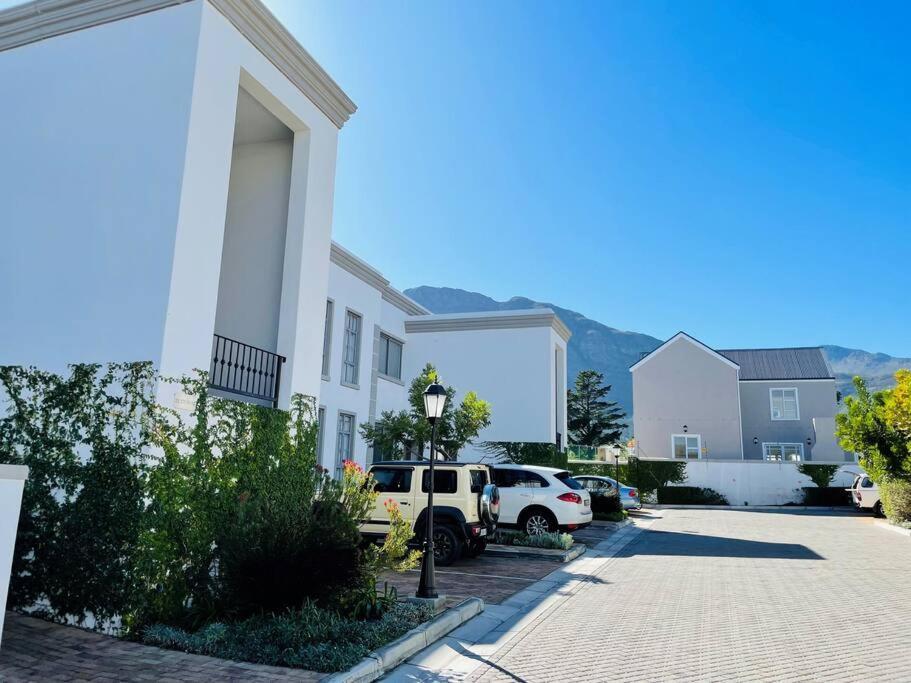 Spacious, Modern & Convenient Франсгук Екстер'єр фото